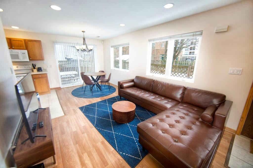 Tucked Away Off Brady - 4 Beds Διαμέρισμα Μιλγουόκι Εξωτερικό φωτογραφία