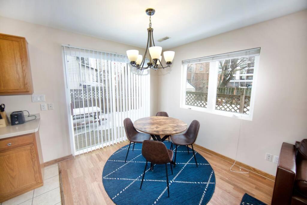 Tucked Away Off Brady - 4 Beds Διαμέρισμα Μιλγουόκι Εξωτερικό φωτογραφία