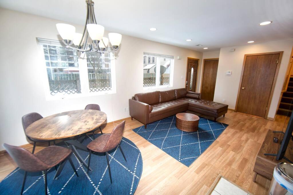Tucked Away Off Brady - 4 Beds Διαμέρισμα Μιλγουόκι Εξωτερικό φωτογραφία