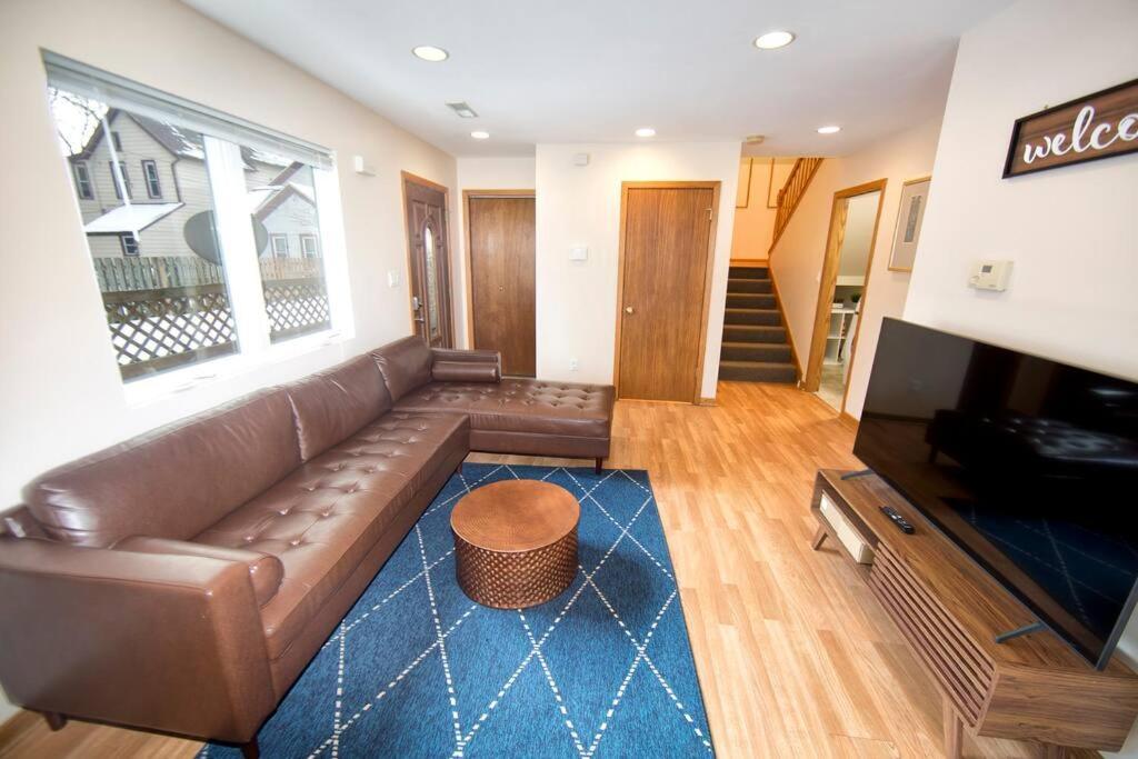 Tucked Away Off Brady - 4 Beds Διαμέρισμα Μιλγουόκι Εξωτερικό φωτογραφία