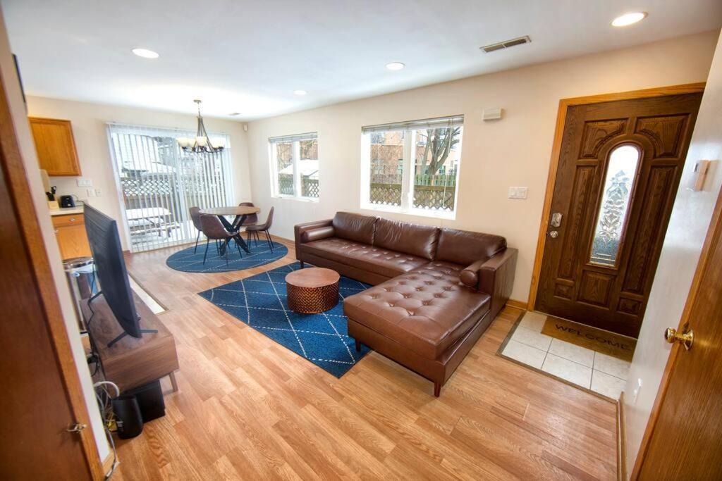 Tucked Away Off Brady - 4 Beds Διαμέρισμα Μιλγουόκι Εξωτερικό φωτογραφία